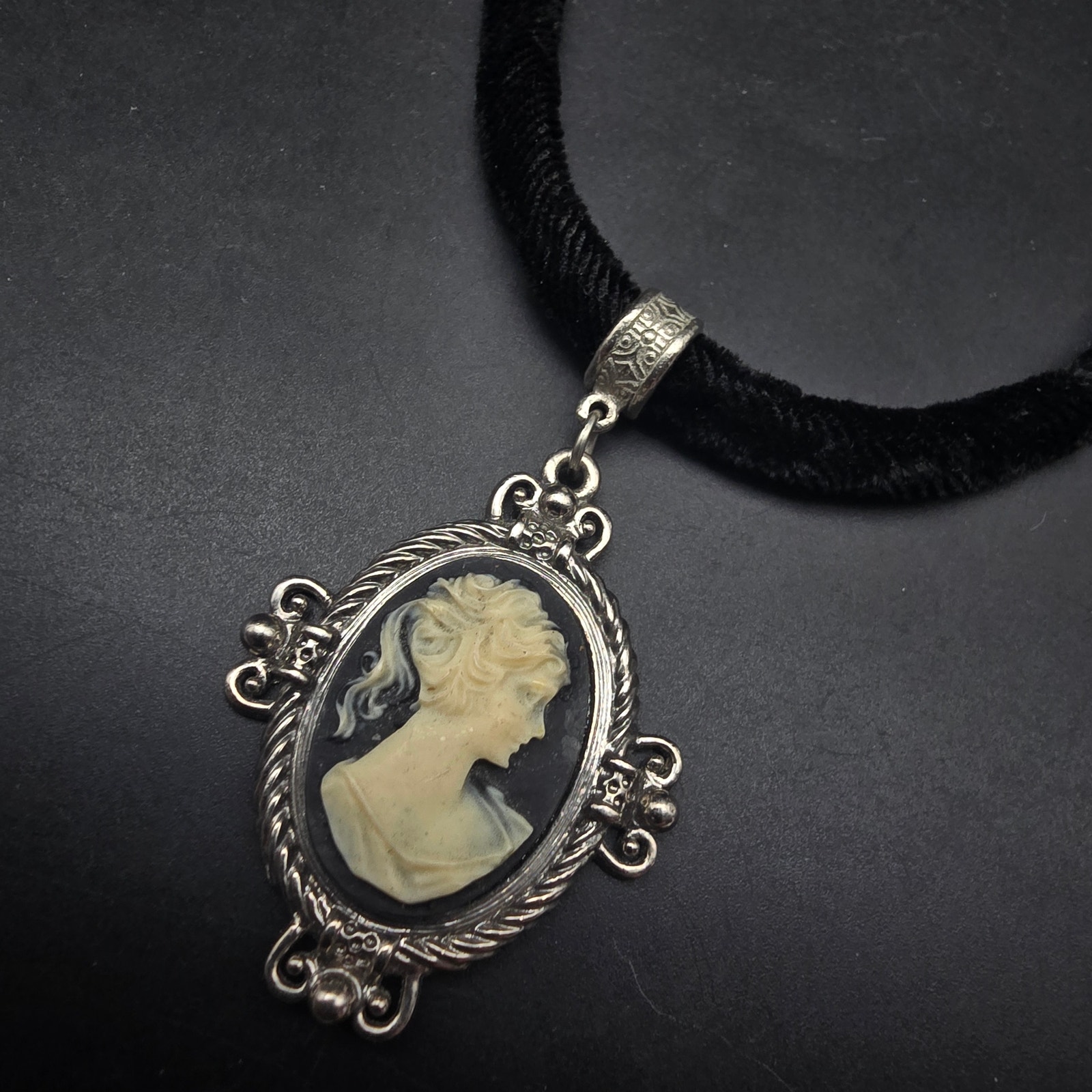 1928 Brand Cameo Choker Necklace Black Velour Nos With Tag